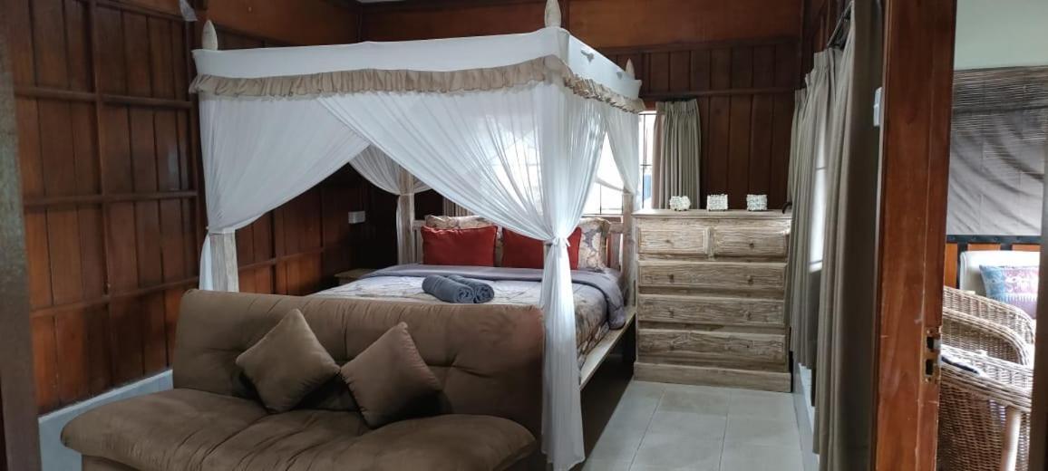 Mama Nings Beach Hotel Sekongkang Bagian luar foto
