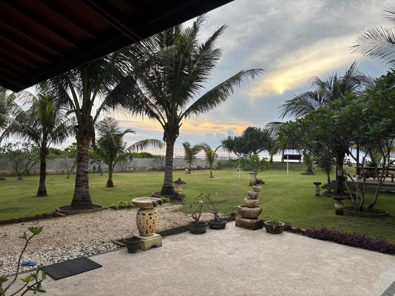 Mama Nings Beach Hotel Sekongkang Bagian luar foto