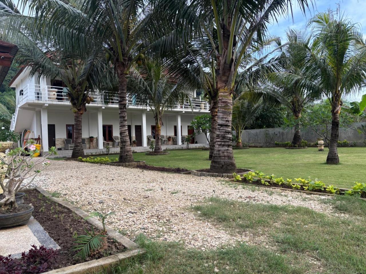 Mama Nings Beach Hotel Sekongkang Bagian luar foto