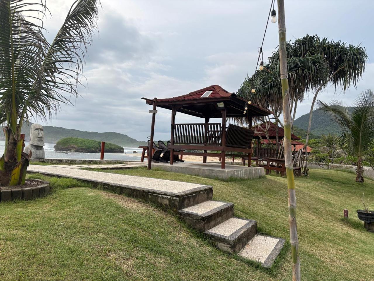 Mama Nings Beach Hotel Sekongkang Bagian luar foto