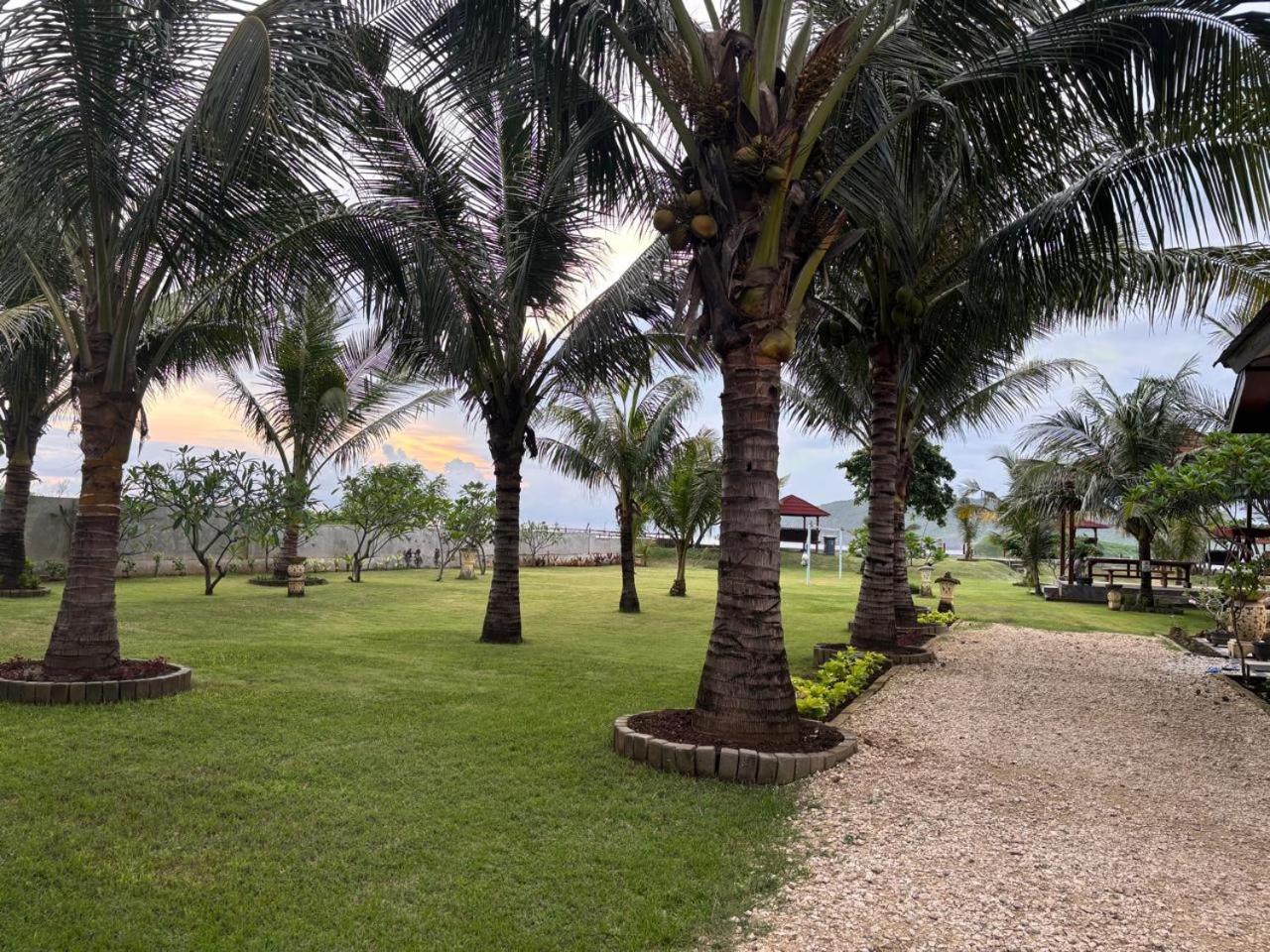 Mama Nings Beach Hotel Sekongkang Bagian luar foto